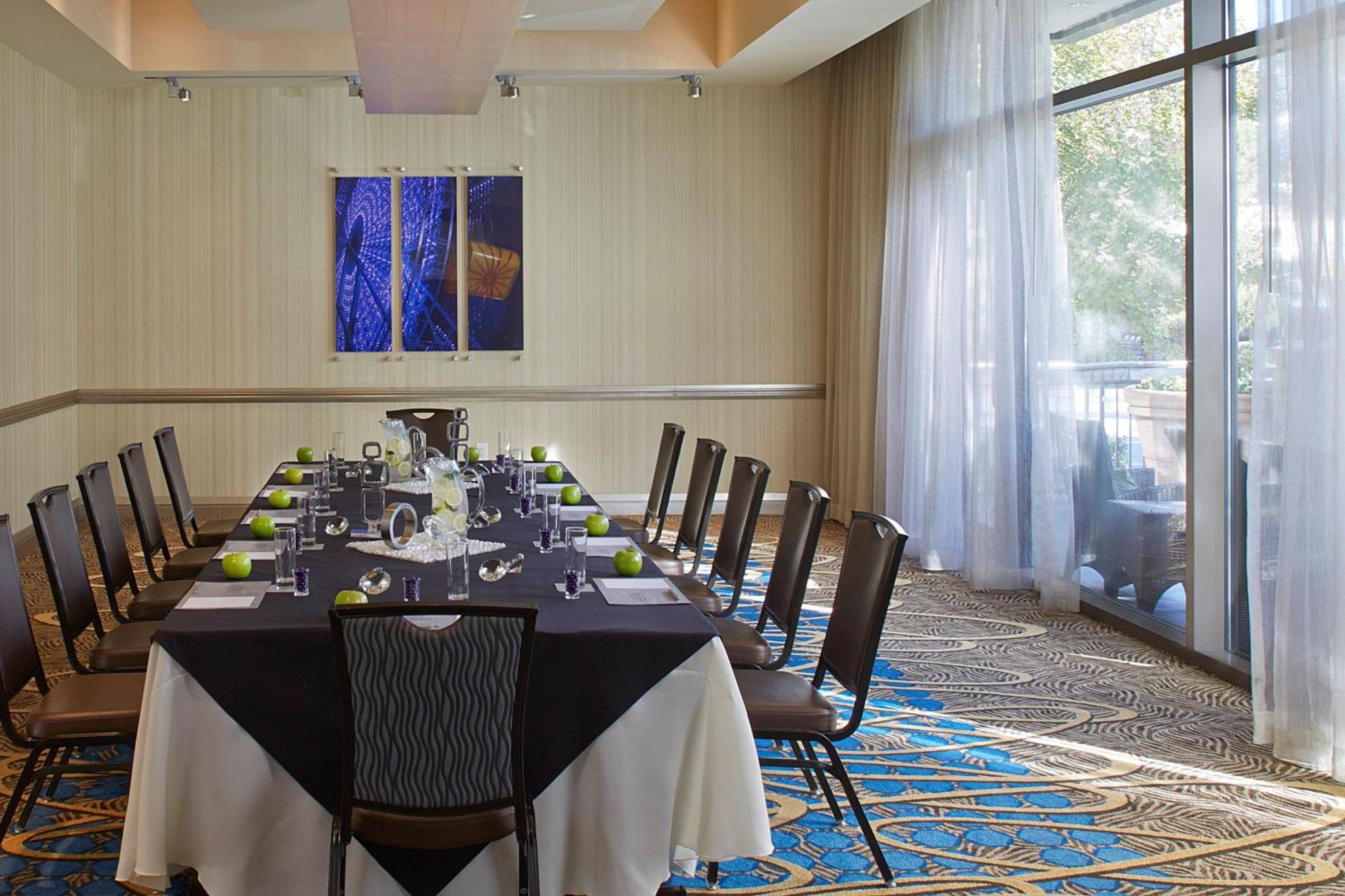 Renaissance Atlanta Midtown Hotel Exterior photo